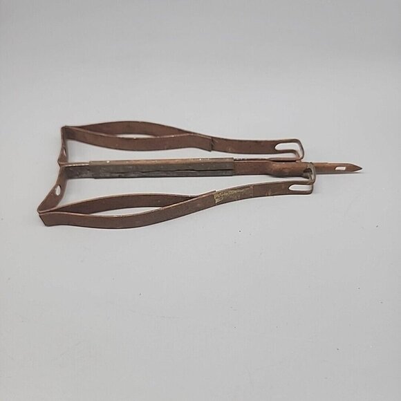 Vintage Rug Shuttle Needle for Yarn & Narrow Rags DIY Project Unmarked Rust - Picture 3 of 3